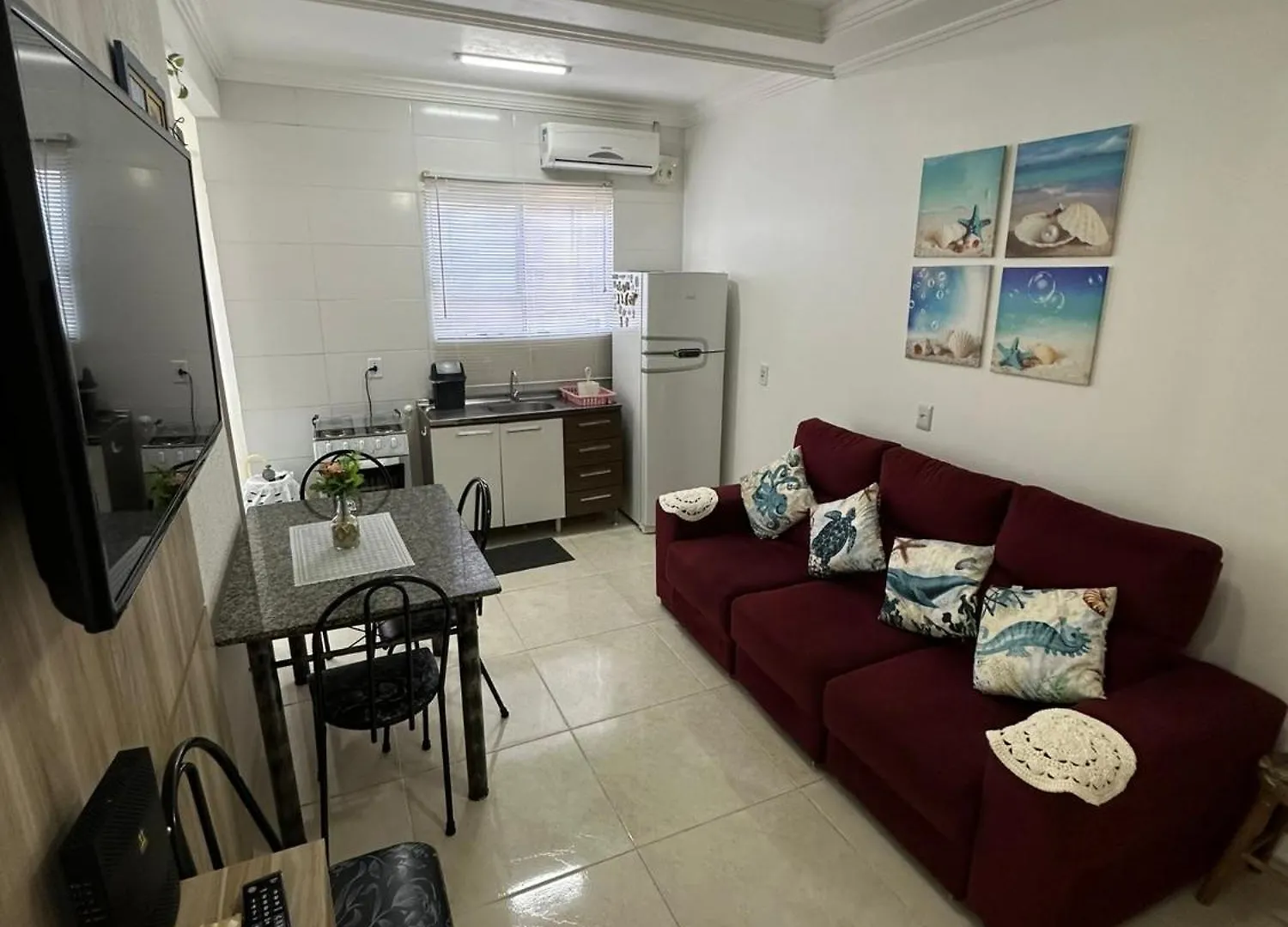 Apto 2D Suite 400M Praia - Wifi - Ar Cond E Garagem Florianopolis Apartment